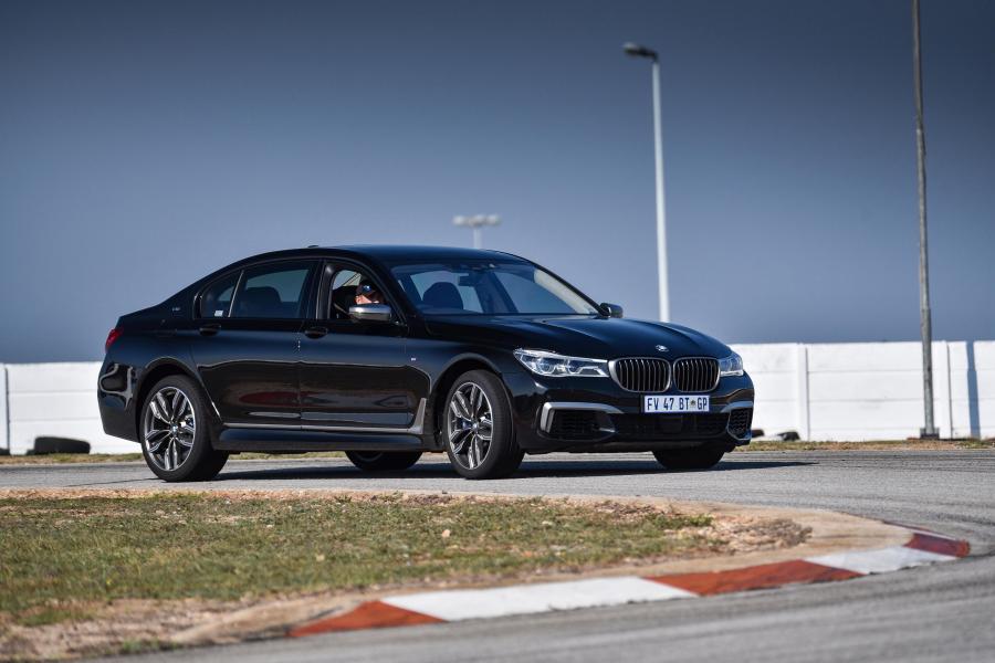  BMW M760Li xDrive 2017 года  (ZA) (фото 15 из 21)